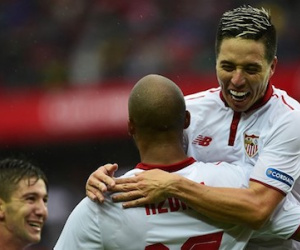 Đồ ăn ngon và phụ nữ đẹp khiến Nasri quyết rời Man City