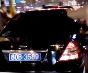 "Đổi sang biển trắng khó phát hiện xe công đi làm việc tư"