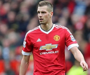 Mourinho mở lối cho Schneiderlin ra đi