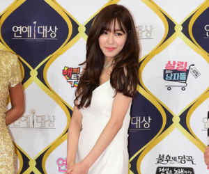 Thảm đỏ KBS Entertainment Awards: Tiffany trở lại rạng rỡ, dàn sao nữ thi nhau khoe vẻ gợi cảm