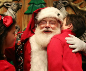 Vợ bắt con không tin "ông già Noel", tôi phải làm sao?