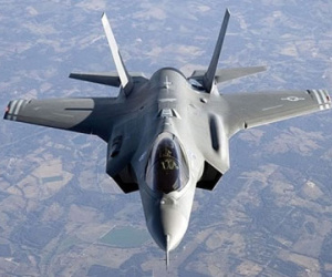 Bị ông Trump cảnh báo, Lockheed Martin vội hứa hạ giá F-35