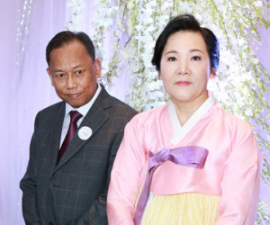 Bố Hari Won đột ngột bị mệt phải cáo lỗi vào nghỉ ngơi tại tiệc cưới con gái