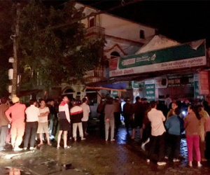 Cháy tiệm sửa xe gần cây xăng, hơn 100 hộ dân mất điện