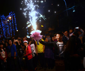 Đốt pháo sáng tỏ tình lúc 0h đêm Noel