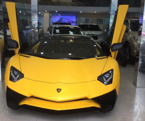 Siêu xe Lamborghini Aventador SV mui trần dạo chơi Giáng sinh tại Hà Nội