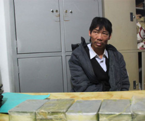 Bị phát hiện vận chuyển 10 bánh heroin, lao xe vào tổ công tác