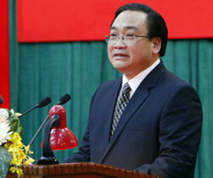 Bí thư Hà Nội nói về khuyến cáo không váy ngắn
