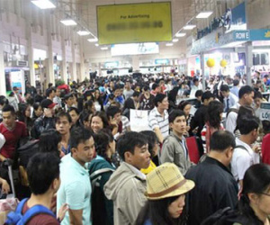 Clip: Sân bay Tân Sơn Nhất đang quá tải như thế nào?