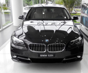 Đình chỉ một Cục trưởng hải quan vì cho nhập lô xe BMW giấy tờ giả