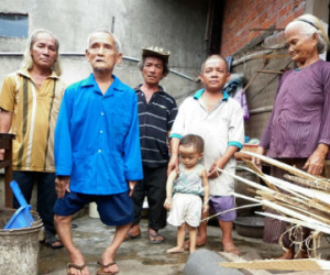 Gia đình có 7 người lùn kỳ lạ nhất Việt Nam