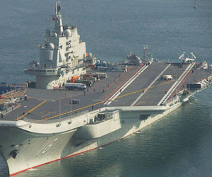 Tàu sân bay Liêu Ninh tiến vào Biển Đông