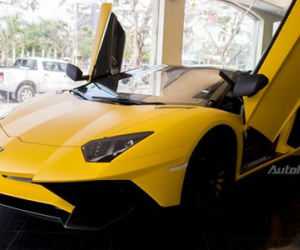 Chiêm ngưỡng vẻ "sexy" của Lamborghini Aventador SV mui trần giá 39 tỷ Đồng tại Việt Nam