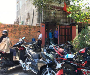 Chở con đi học về, chồng kinh hoàng phát hiện vợ chết trong tư thế treo cổ