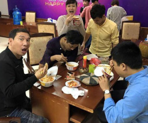 Đây là những hình ảnh hậu trường đầu tiên của "Táo Quân 2017"!
