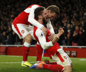 Giroud sắm vai người hùng, Arsenal đánh bại West Brom