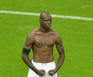 Balotelli "cả gan" thách thức "gã điên UFC" McGregor