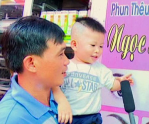 Chuyện lạ: Bé trai 2 tuổi chưa đi học đã biết đọc chữ
