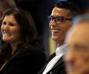 Ronaldo khiến Barca TÁI MẶT với bài phát biểu khi nhận giải thưởng danh giá