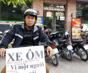 "Soái ca" chạy xe ôm “vì một người con gái” gây sốt cộng đồng mạng