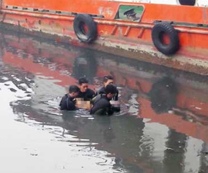 Tìm điện thoại dưới kênh ở Sài Gòn, nam thanh niên tử vong