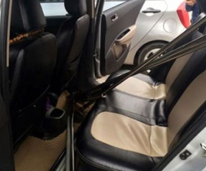 Bị đăng "ảnh nóng", cô giáo tổ chức hành hung bạn trong taxi