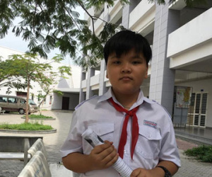 Cậu bé vàng ước được thưởng "một đêm ngủ cùng mẹ"