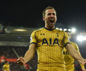 Đại thắng trong trận đấu muộn, Tottenham gây sức ép với Top 4