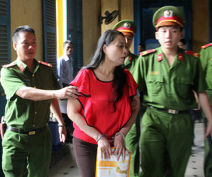 Hoa hậu Quý bà thành đạt Tuyết Nga "ngờ nghệch" tại phiên tòa phúc thẩm