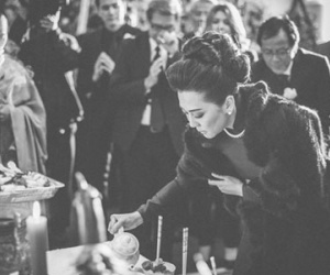 MC Kỳ Duyên ngậm ngùi nhìn mặt mẹ lần cuối