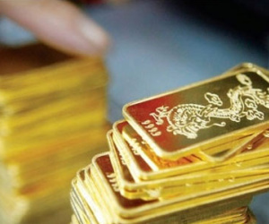 Vàng SJC biến động bất thường, cao hơn giá thế giới 5 triệu đồng/lượng