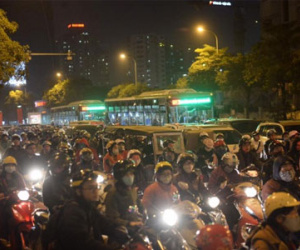 Xe buýt nhanh BRT chật vật giờ tan tầm