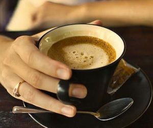 Bác sĩ chứng kiến bạn thân sốc phản vệ vì uống cà phê trứng