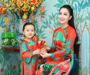 Con gái Linh Nga làm duyên với áo dài Tết