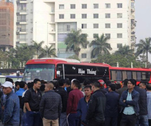 Nhà xe đình công, chuyển toàn bộ khách bị "bỏ rơi" ở bến Mỹ Đình sang Giáp Bát bằng xe buýt miễn phí