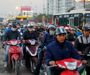 Về quê đón Tết, dòng người "chôn chân" ở cửa ngõ Thủ đô