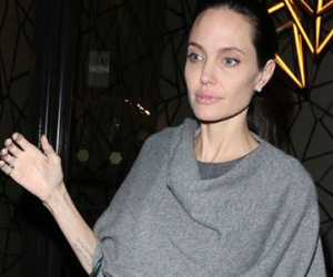 Angelina Jolie giờ đây chỉ còn 34 kg dù cao gần 1m70?