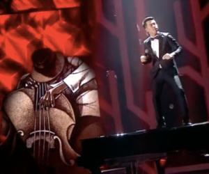 Đứng hát trên piano, Hồ Trung Dũng có đáng bị lên án?