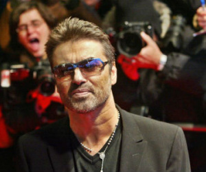 George Michael gây sốt trở lại sau khi qua đời