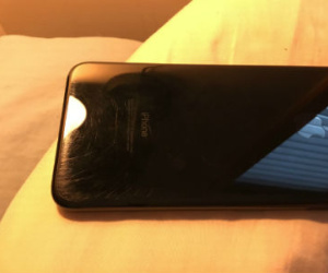 iPhone 7 Jet Black xước chằng chịt sau 3 tháng không dùng ốp