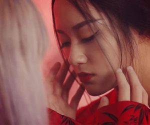 Nét đẹp "lạ" của mỹ nhân trong "Lạc Trôi" - Sơn Tùng MTP