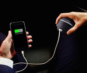 Cục sạc smartphone dùng năng lượng từ cơ thể