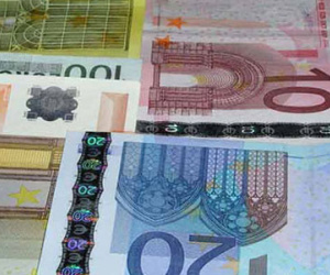 USD tăng bằng Euro: 15 năm có 1, điều đáng sợ phía trước
