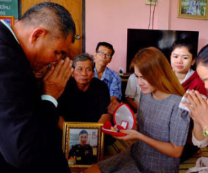 Đám cưới của cô gái trẻ với bạn trai đã qua đời khiến bao người rơi nước mắt