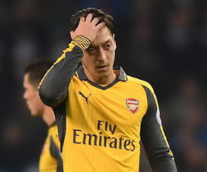 Wenger xác nhận Mesut Ozil đang "có vấn đề"