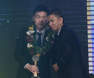 Báo Hàn Quốc khen Xuân Trường sau cú đúp giải thưởng