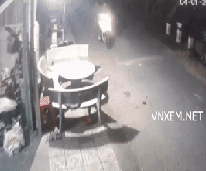 Cận cảnh 2 "cẩu tặc" dùng súng bắn và tháo chạy trong đêm