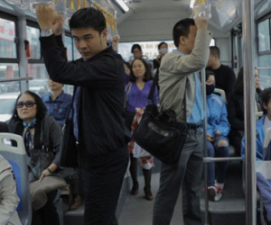 Clip: Trải nghiệm xe buýt nhanh BRT vào giờ cao điểm ở Hà Nội