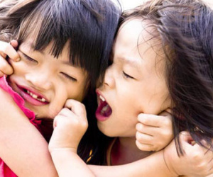 Con dễ trở nên hư hỏng, khó dạy khi bố mẹ mắc các thói xấu này