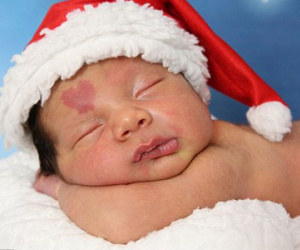 Em bé sinh ra có một vết bớt đặc biệt hình trái tim trên trán